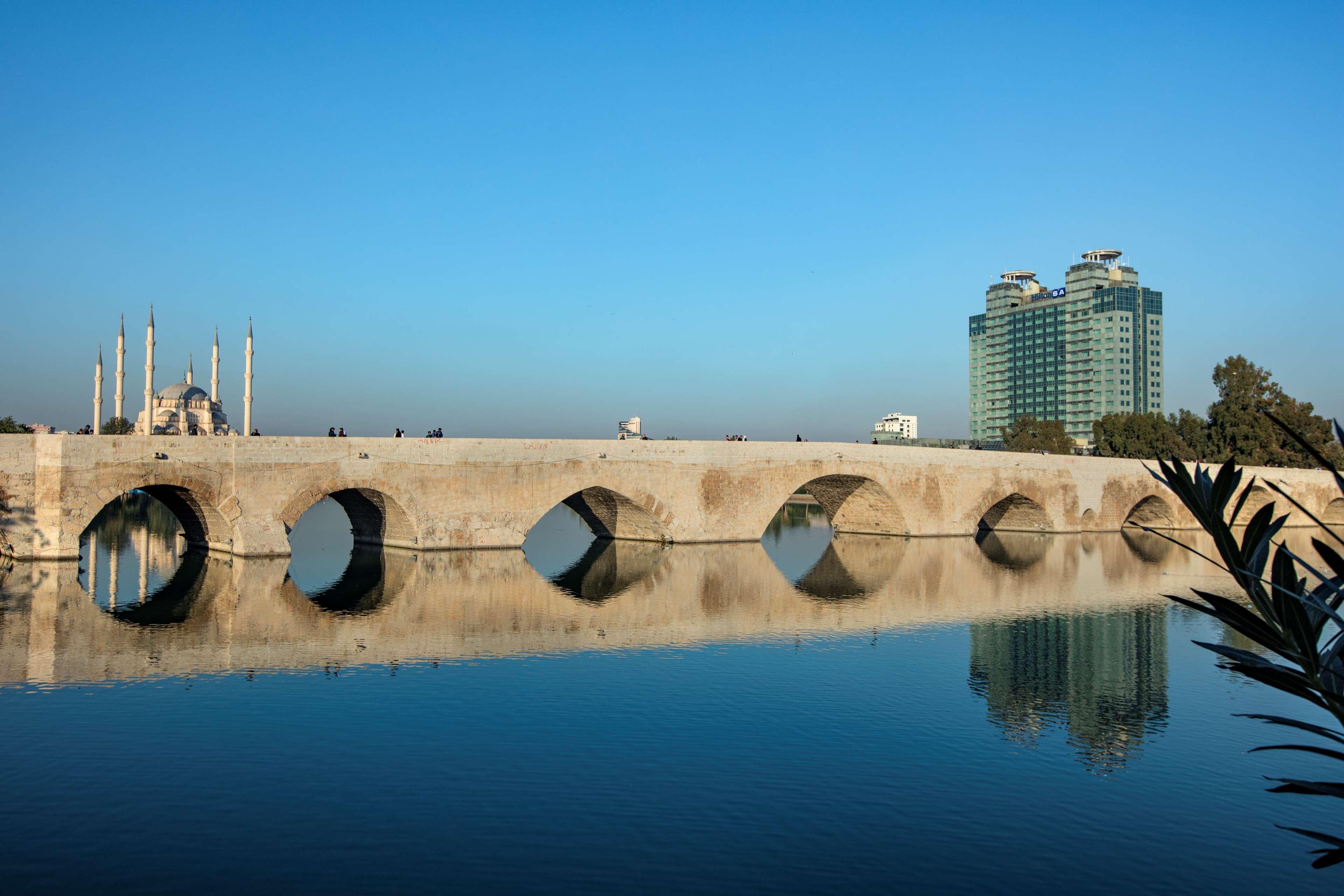 Adana Hiltonsa Hotel Exterior foto